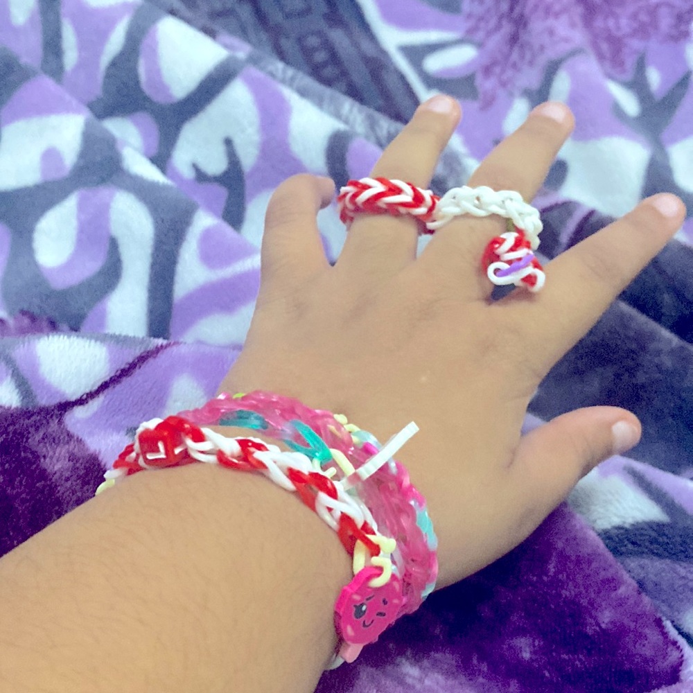 I’m selling  these bracelets and if you guys wanna buy I love you guys.